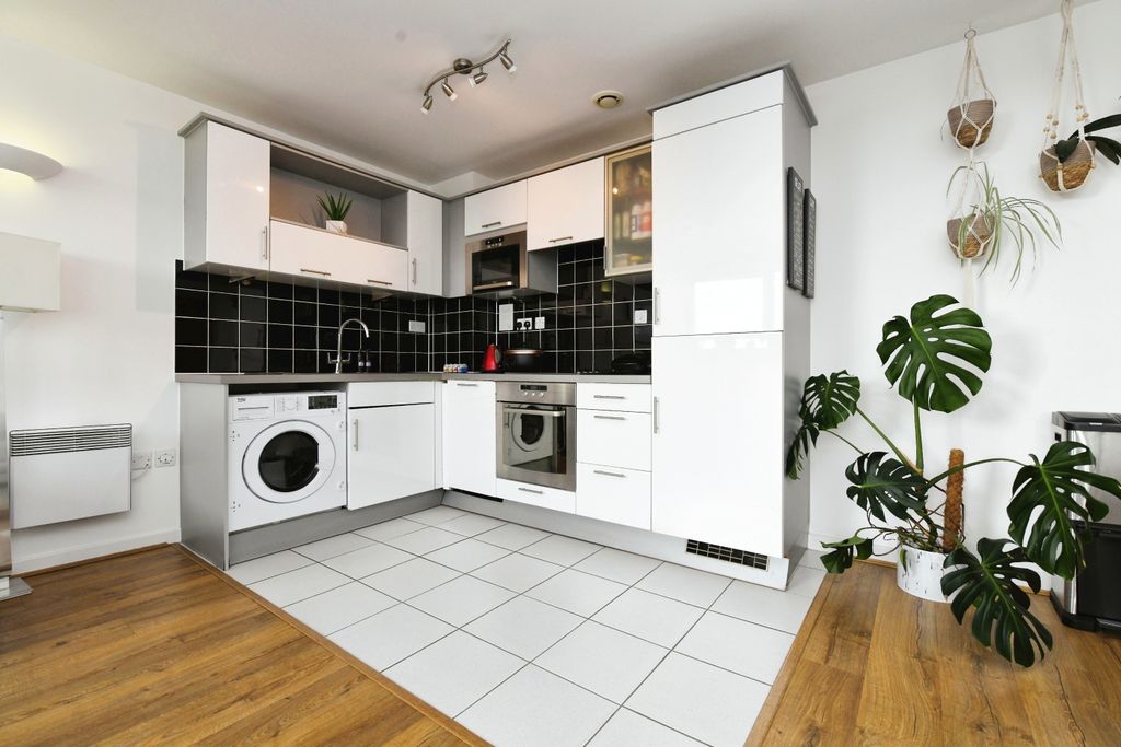 Property photo 3 of 14 Interior