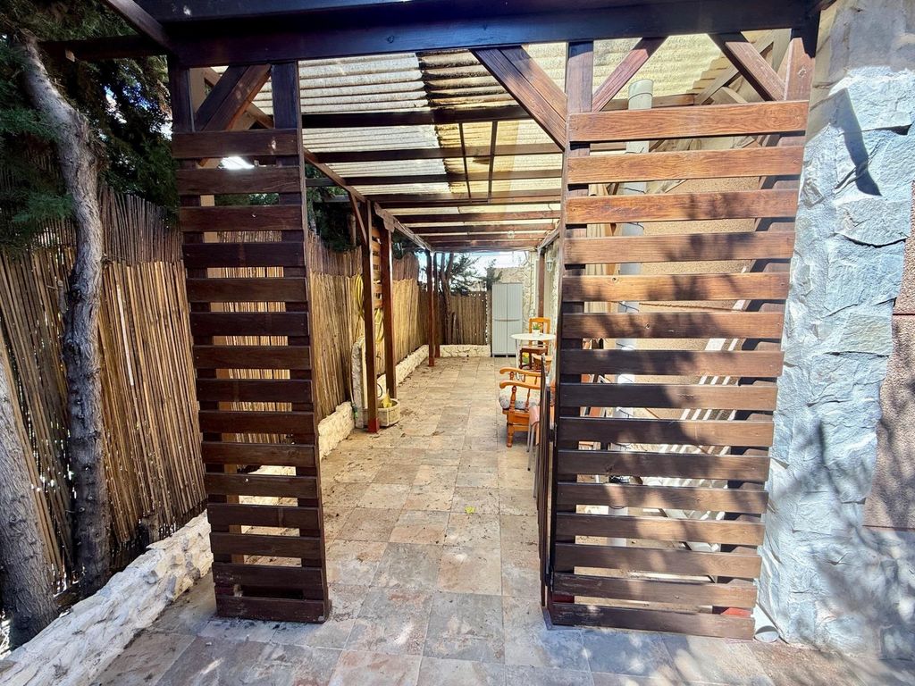 Property photo 2 of 40