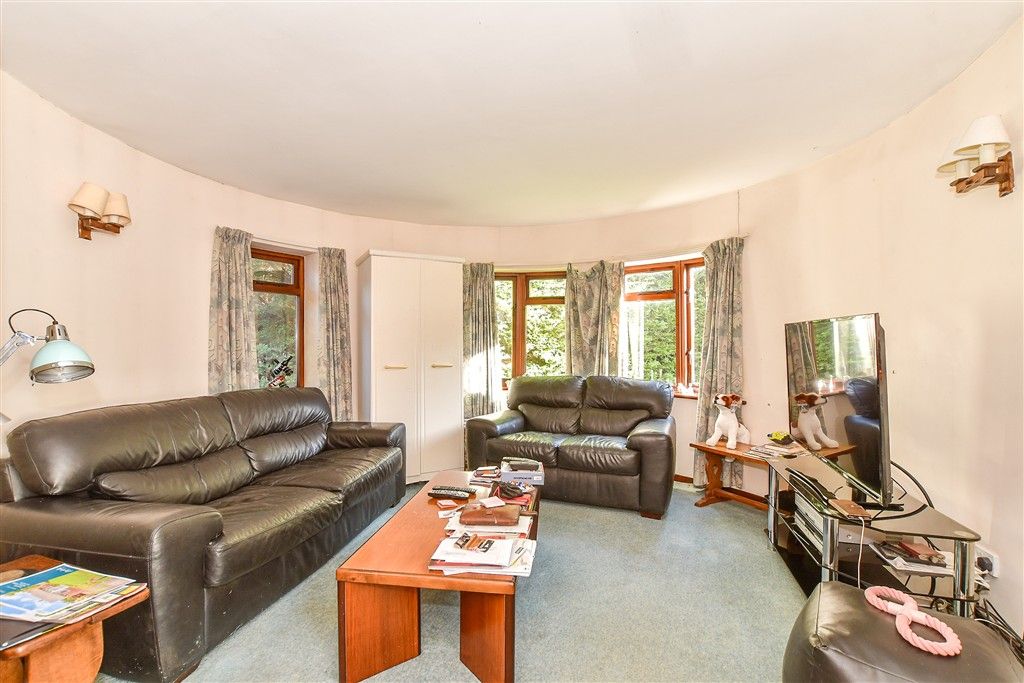 Property photo 1 of 13 Lounge