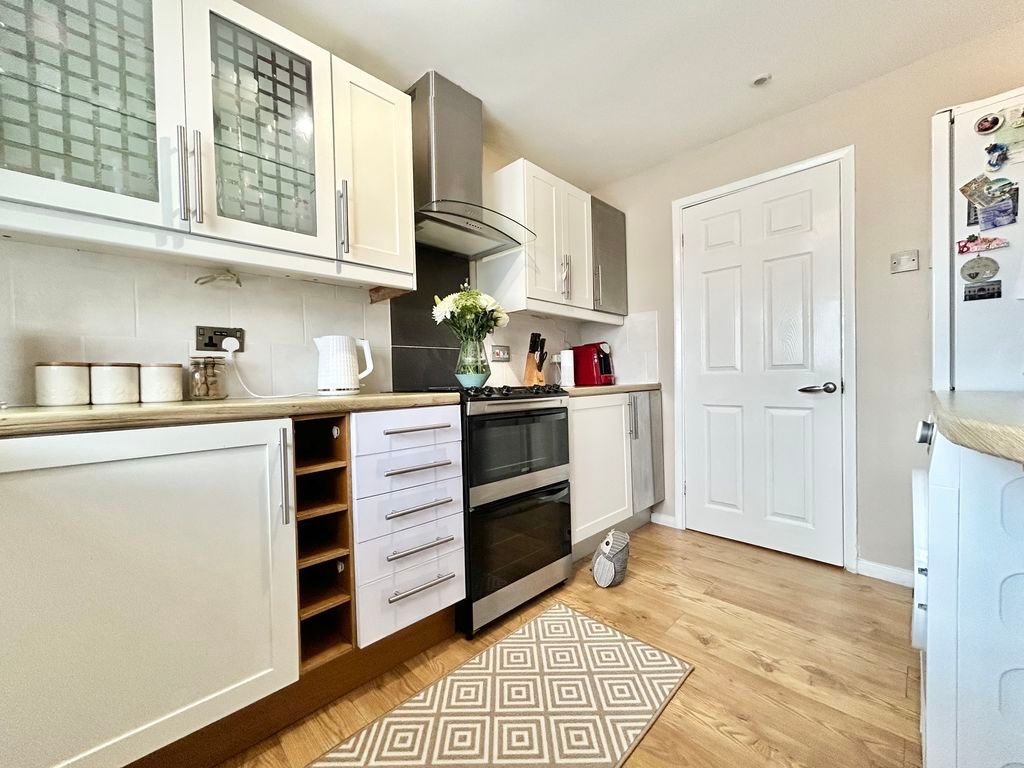 Property photo 3 of 13 Kitchen