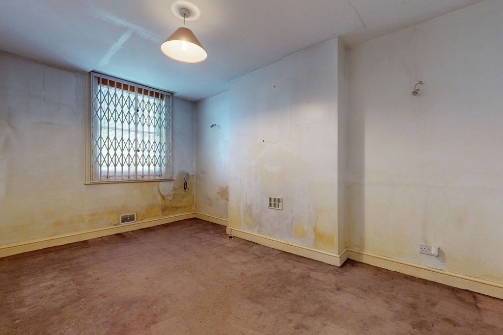 Property photo 2 of 9 172F Peckham Rye, East Dulwich, London, Se22 9Qa