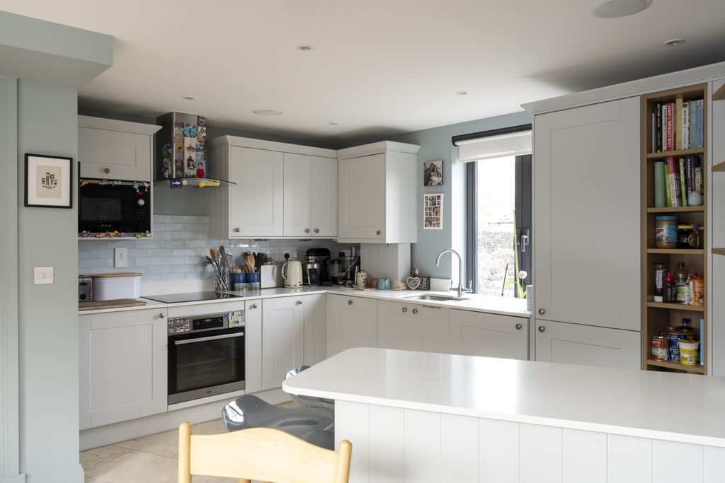 Property photo 2 of 17