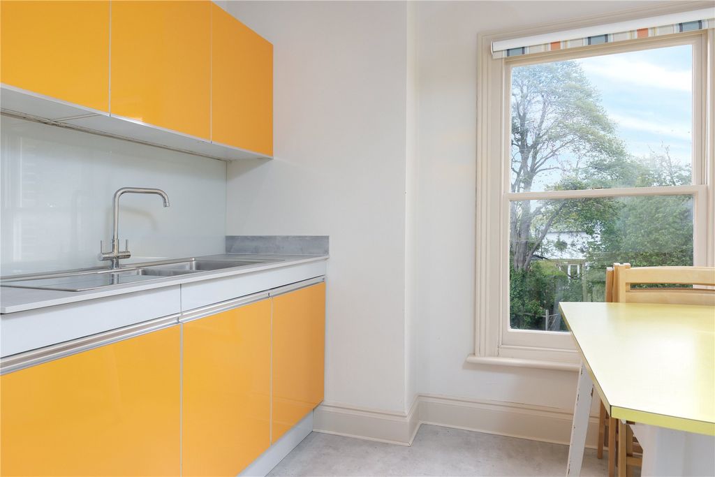 Additional image 5 of 2 bed flat for saleWoodstock Road, Oxford, Oxfordshire OX2