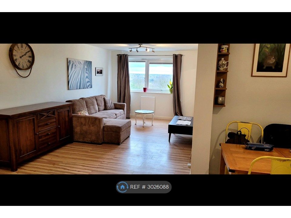 Property photo 1 of 8 Living Room