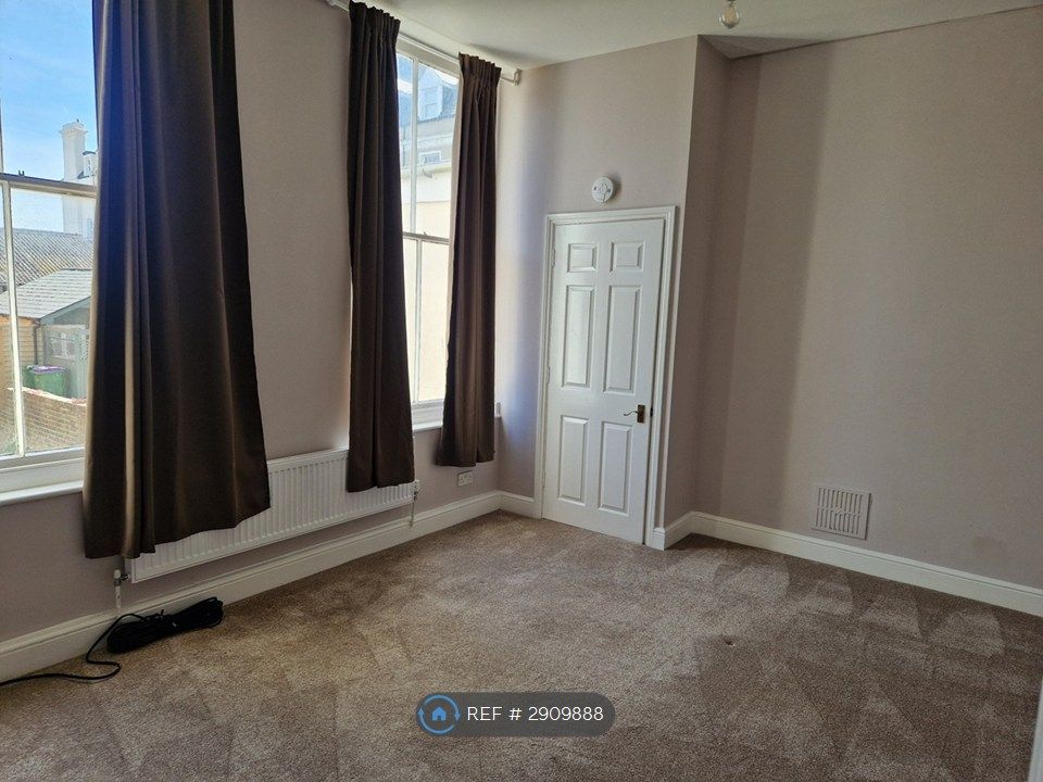 Property photo 2 of 5 Double Bedroom