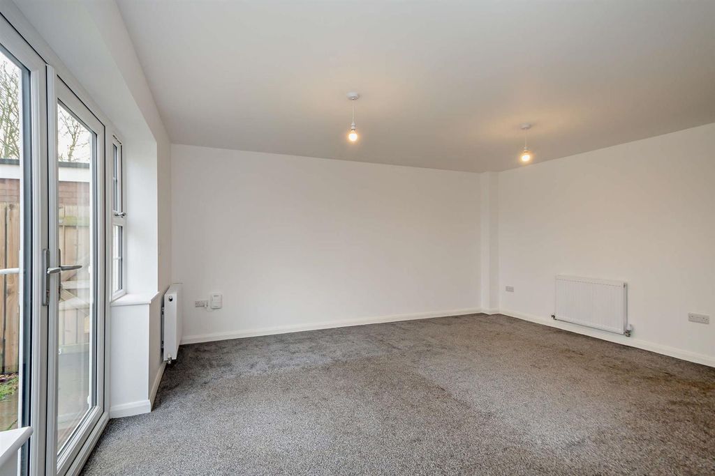 Property photo 3 of 14 8669341-Interior08-800.Jpg