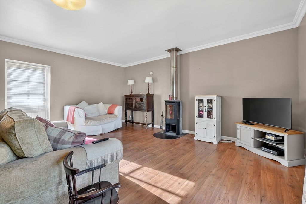 Property photo 3 of 35