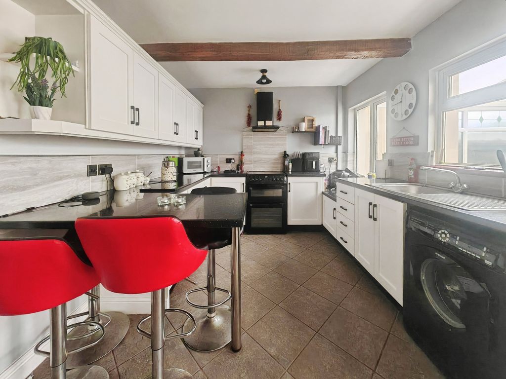 Property photo 2 of 20 Kitchen