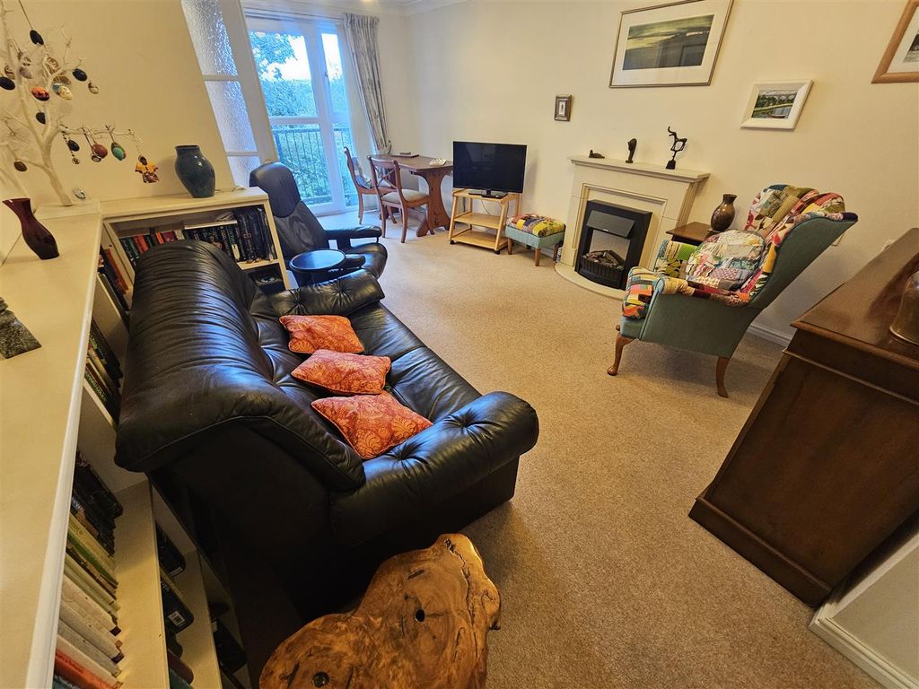 Property photo 3 of 22 Lounge Diner.Jpg