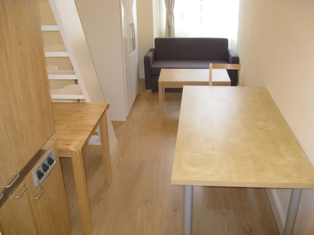 Property photo 3 of 8 Building 005