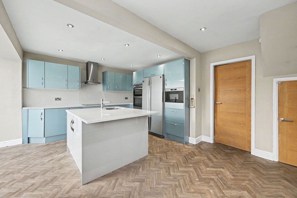 Property photo 3 of 25 Kitchen