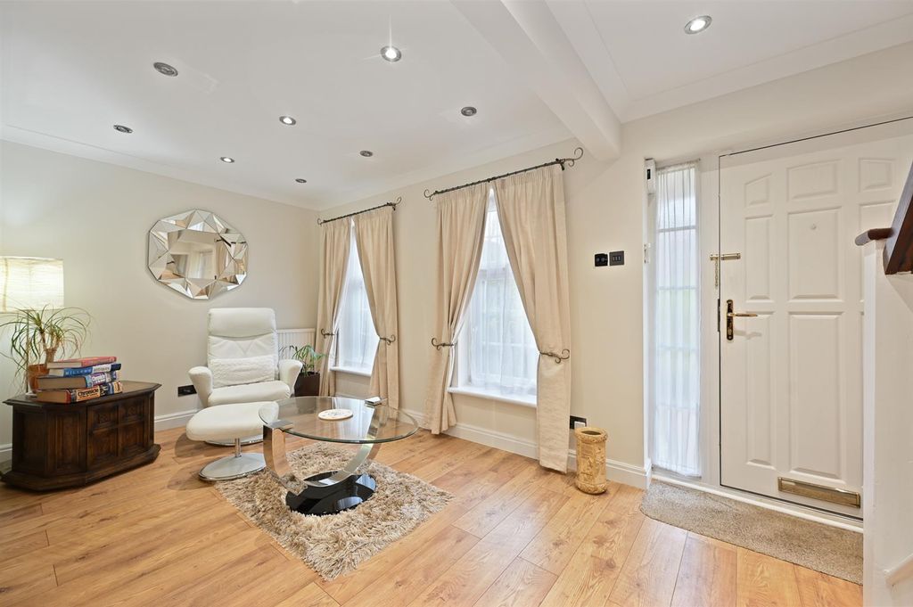 Property photo 3 of 18