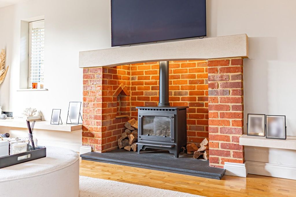 Property photo 3 of 34