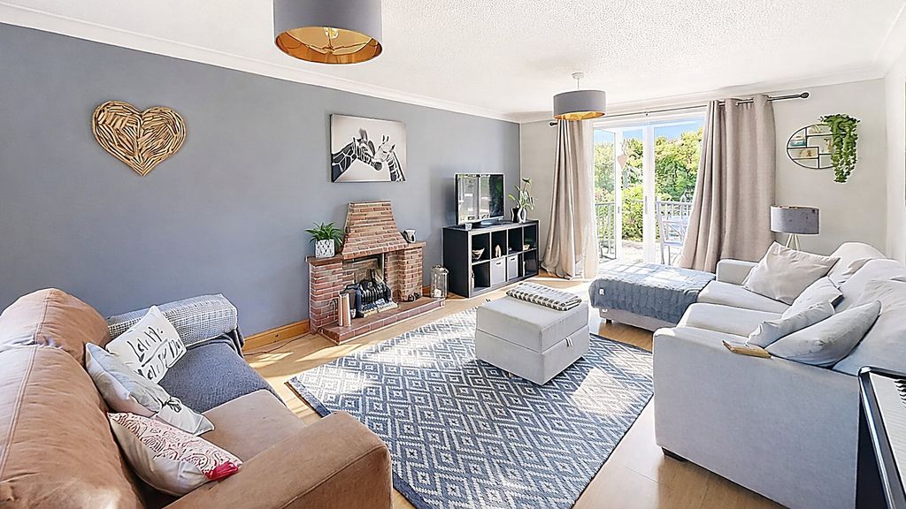 Property photo 3 of 20