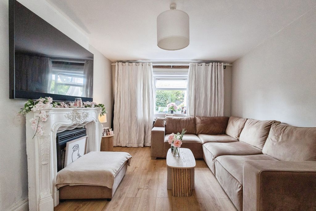 Property photo 3 of 21 Pbox-Img.Jpg