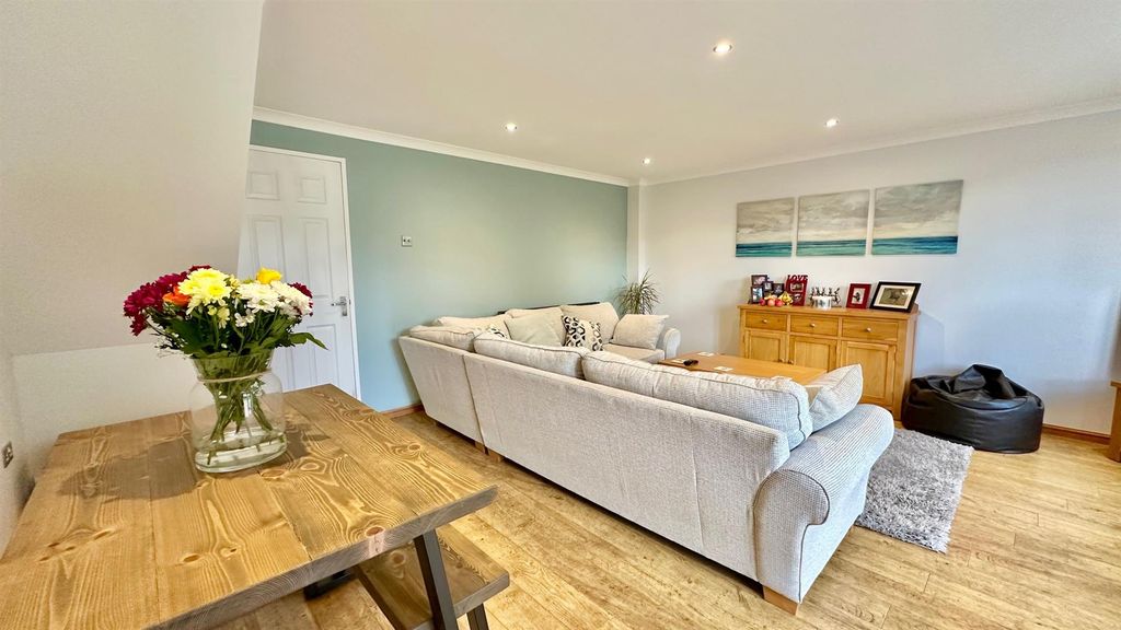 Property photo 2 of 25