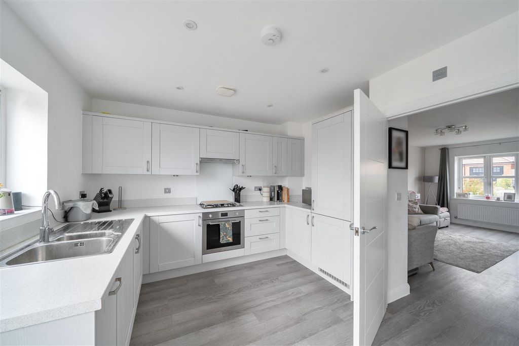 Property photo 3 of 13 Kitchen