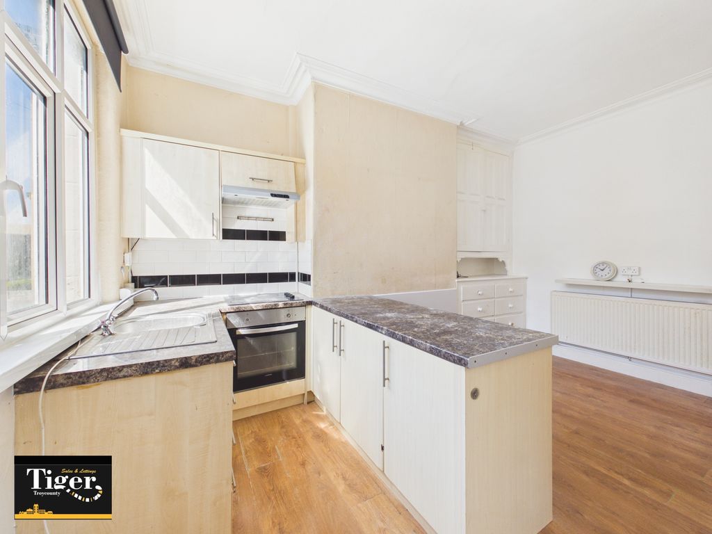 Property photo 3 of 10 Cam03440G0-Pr0596-Still005