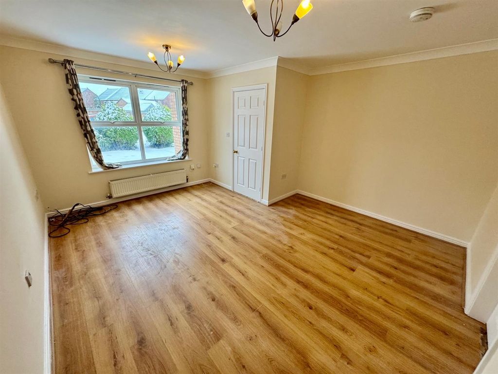 Property photo 3 of 19 Lounge.Jpg