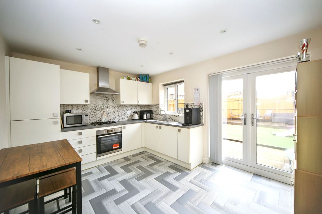 Property photo 3 of 22