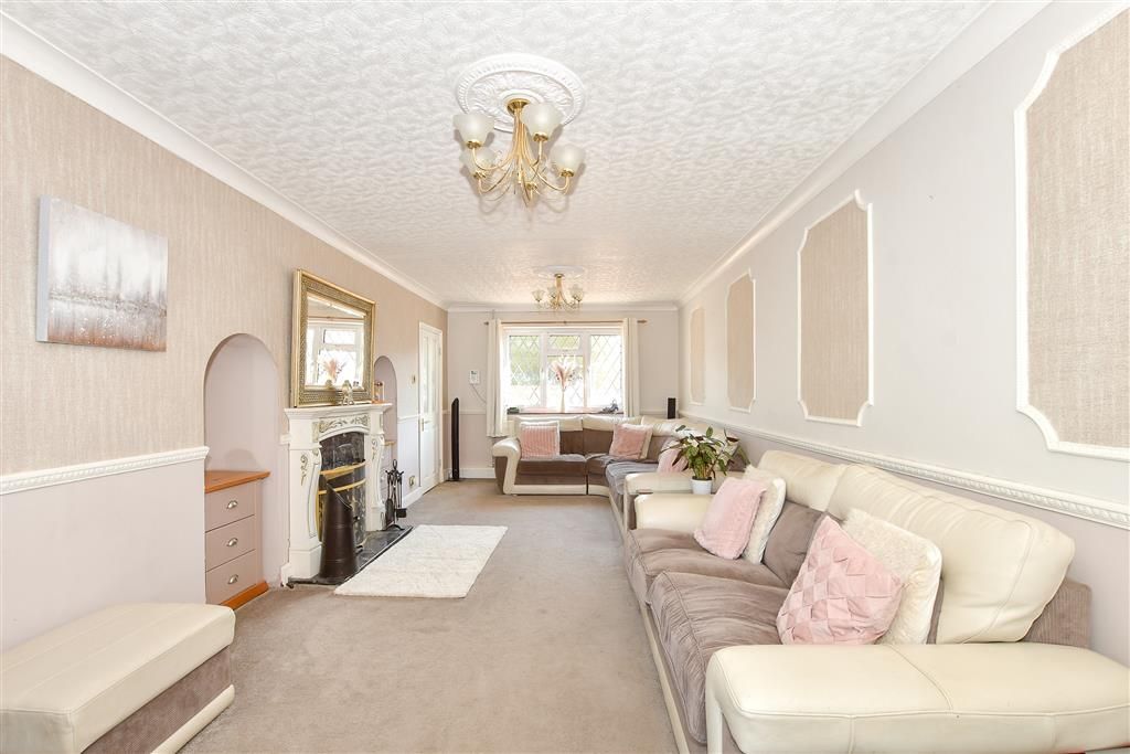 Property photo 3 of 14 Lounge