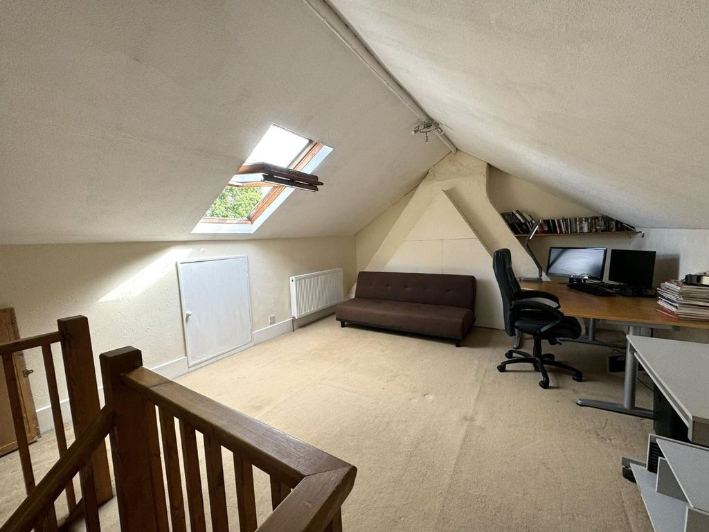 Property photo 2 of 5