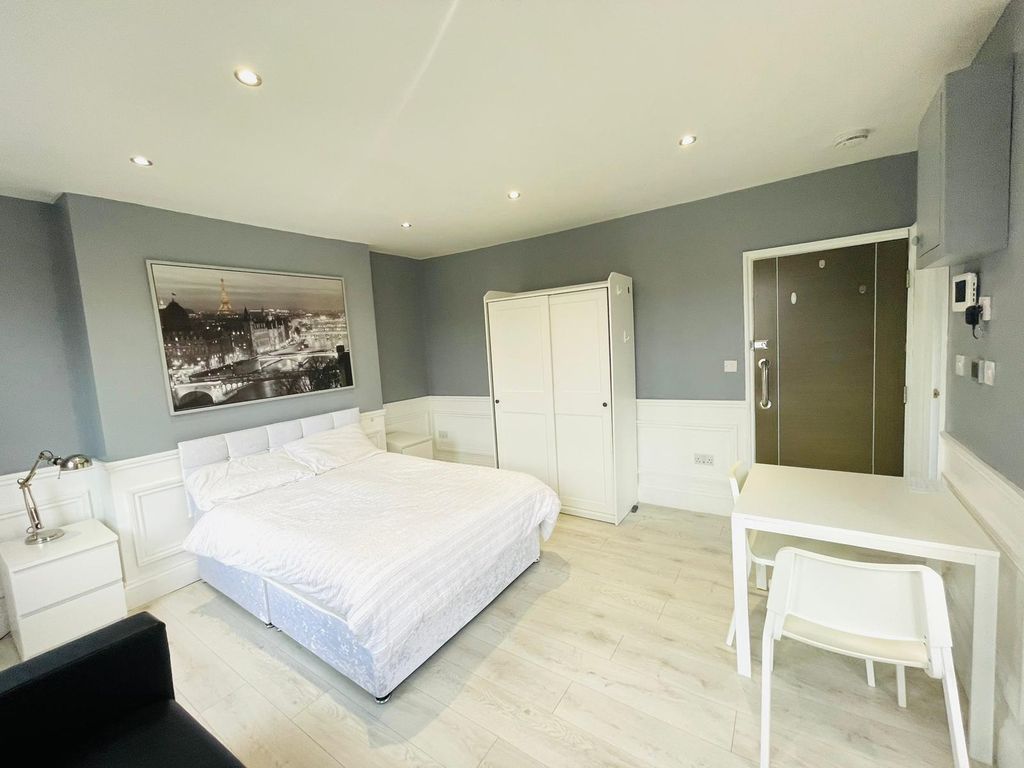 Property photo 2 of 11 Gallery