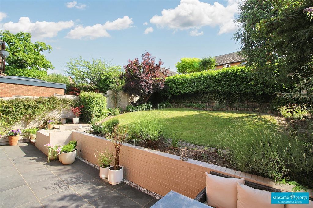 Property photo 2 of 24 Rear Garden