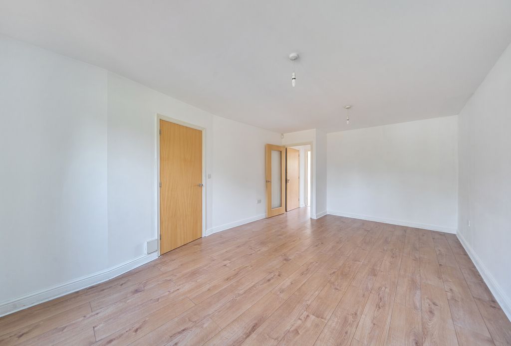 Property photo 3 of 12 1493632-18-6A5518...