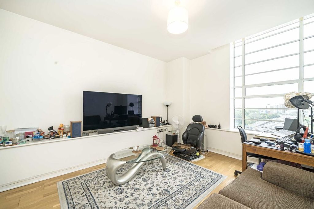 Property photo 2 of 6