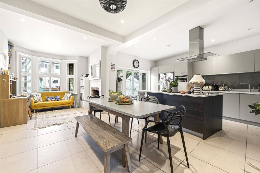 Property photo 2 of 15 Picture No. 10