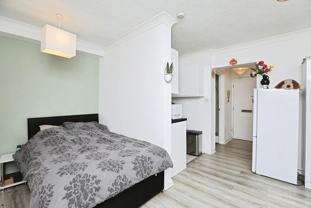 Property photo 2 of 20 Pbox-Img.Jpg