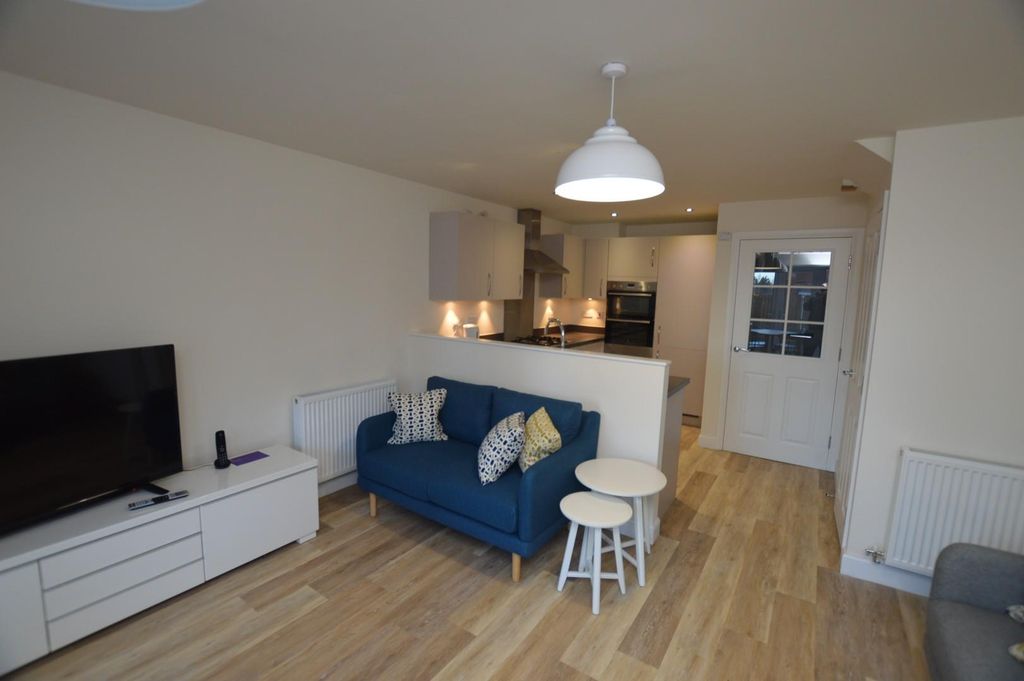 Property photo 3 of 12 Lounge