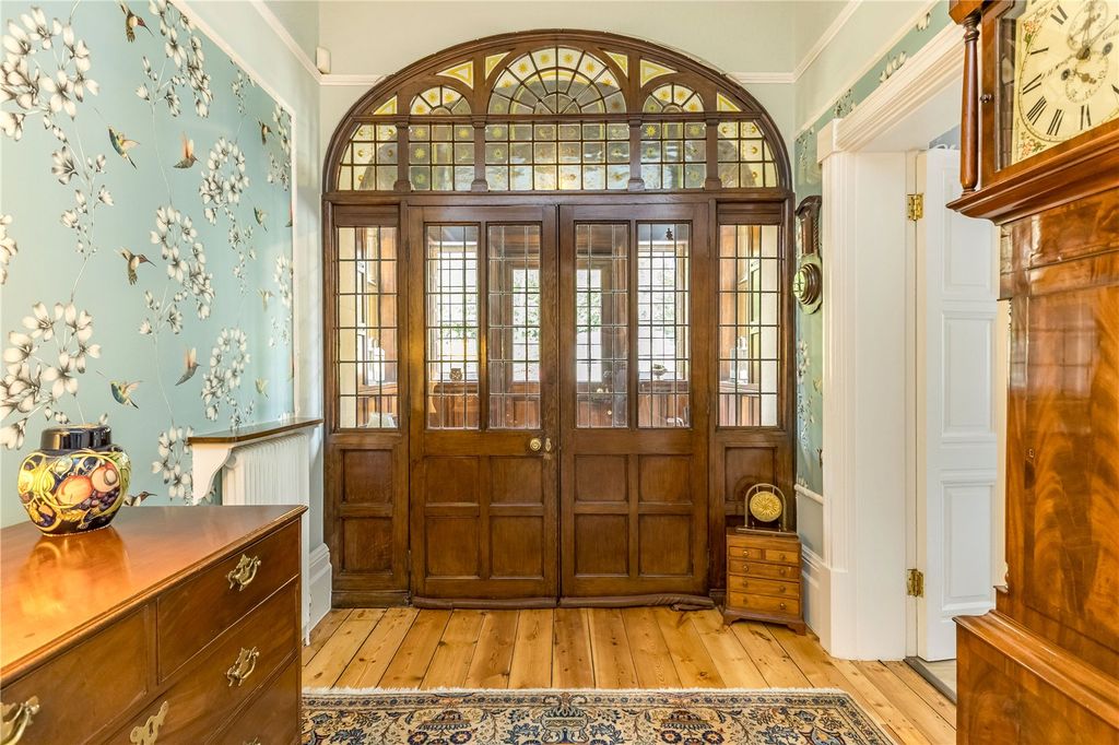 Property photo 2 of 39 Entrance Hall