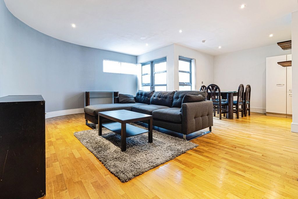 Property photo 1 of 10 Photo