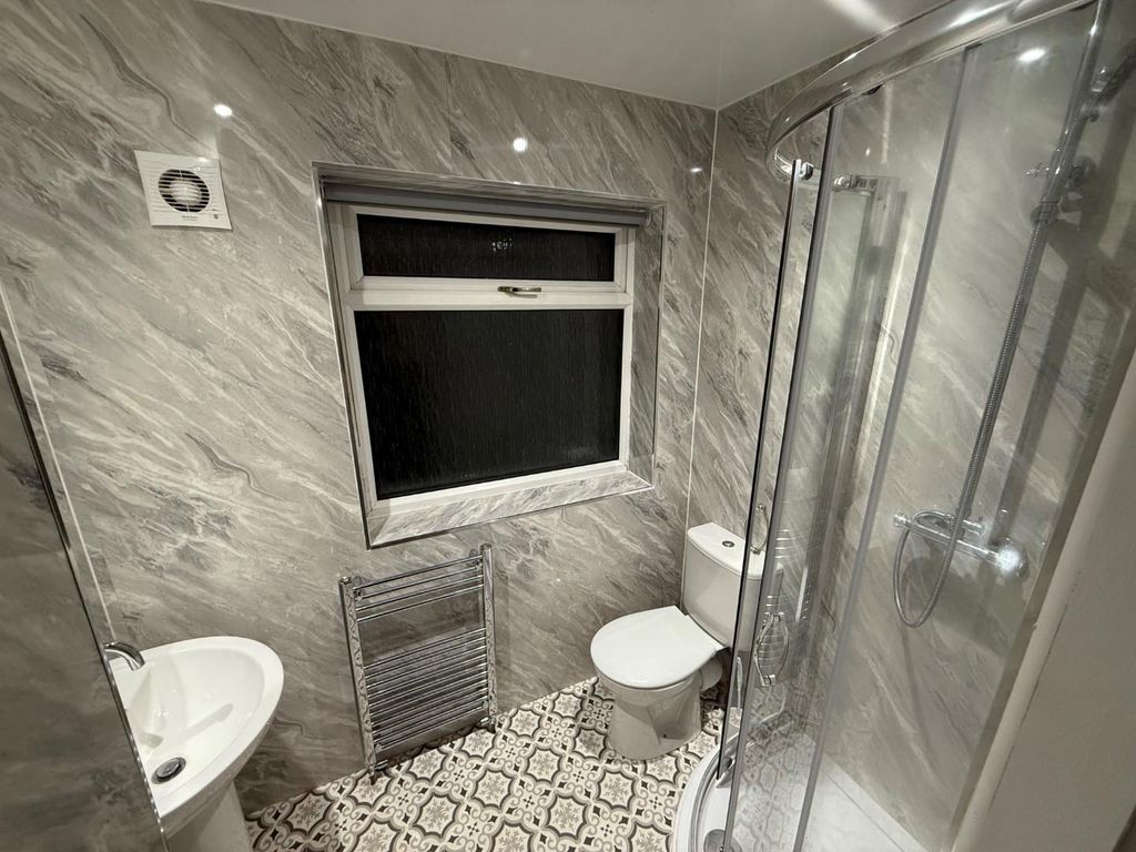 Property photo 3 of 6 Bathroom.Jpg