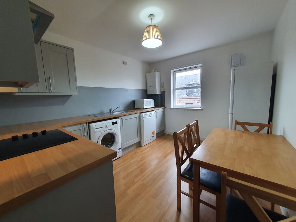 Property photo 3 of 11 Kitchen