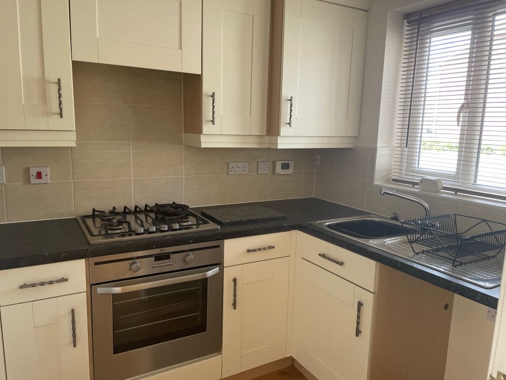 Property photo 3 of 7 Kitchen