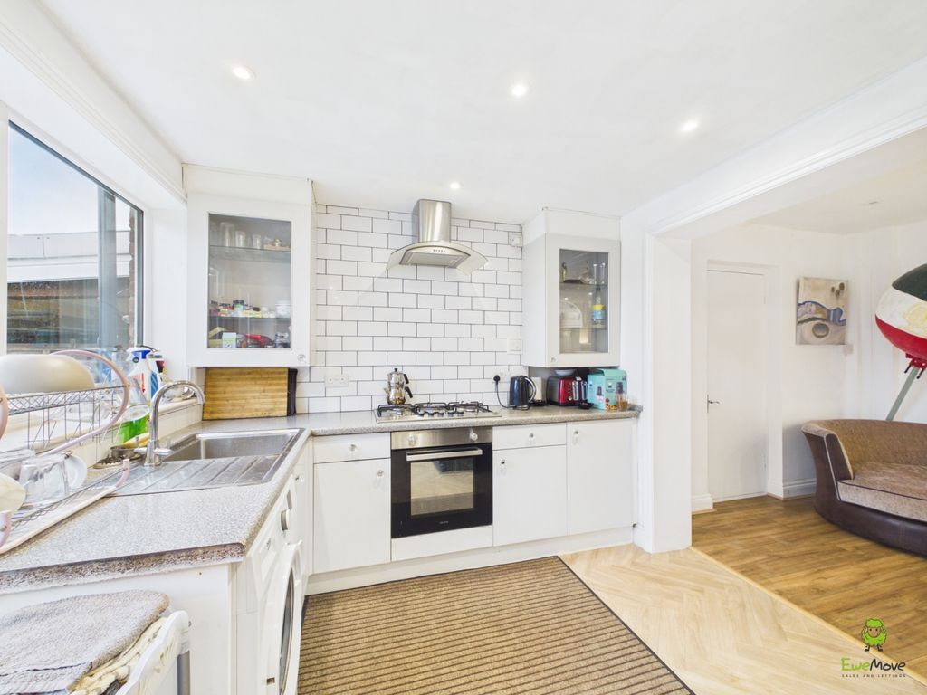 Property photo 2 of 14 Presented By Robert At Ewemove Bexleyheath And Dar