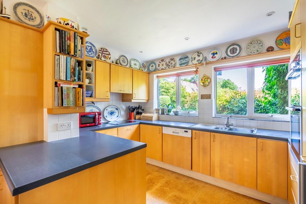 Property photo 2 of 18 Kitchen