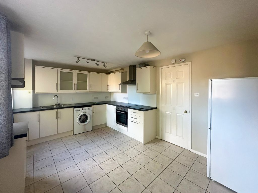 Property photo 2 of 14 Kitchen