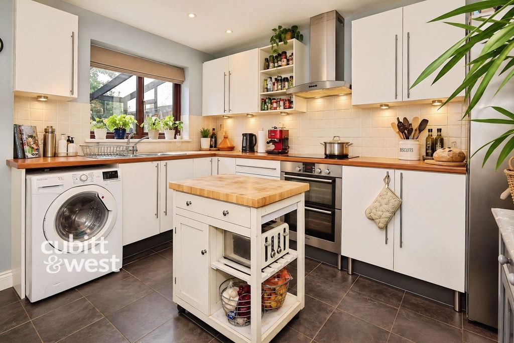 Property photo 3 of 15 510d4Dbe-1Dac2C95...
