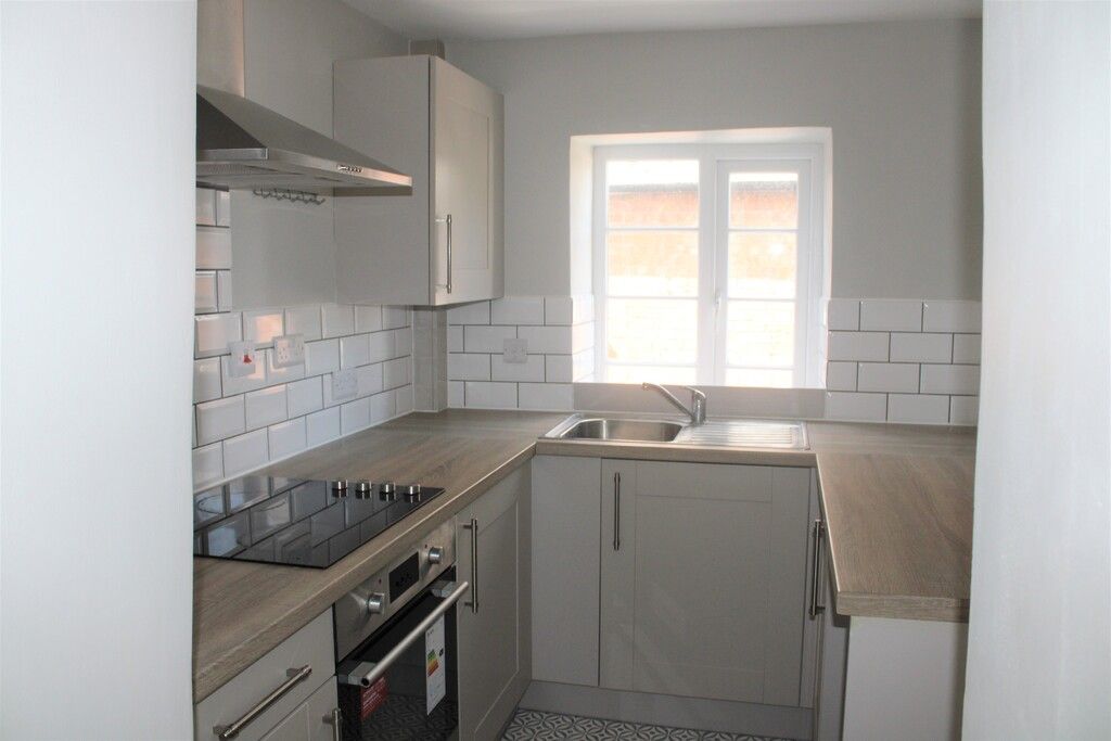Property photo 2 of 10 Kitchen