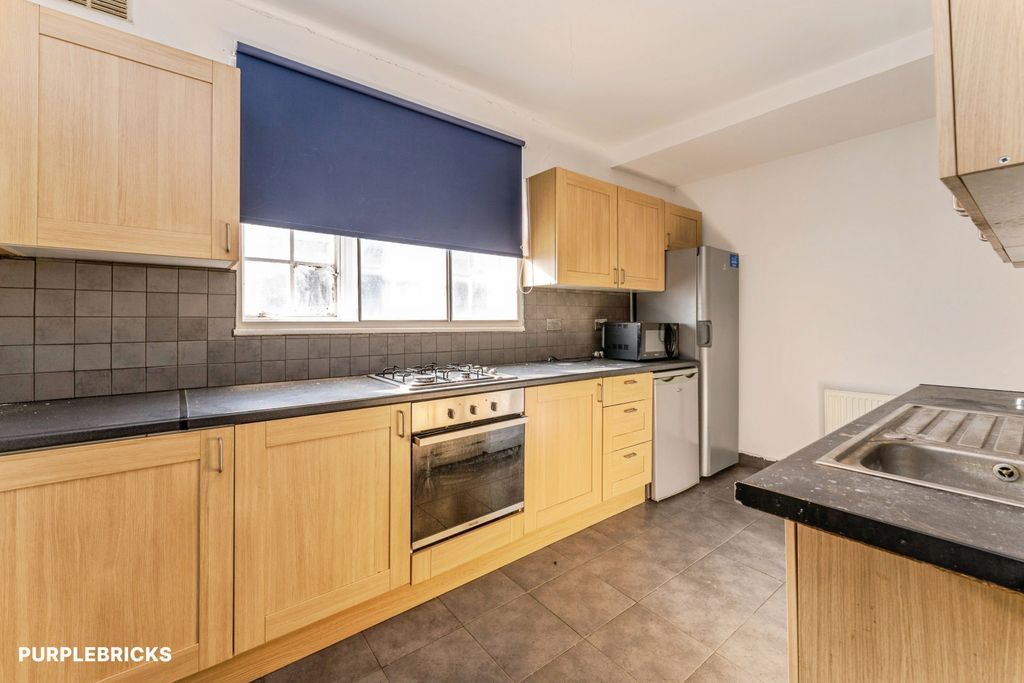 Property photo 3 of 12 Kitchen