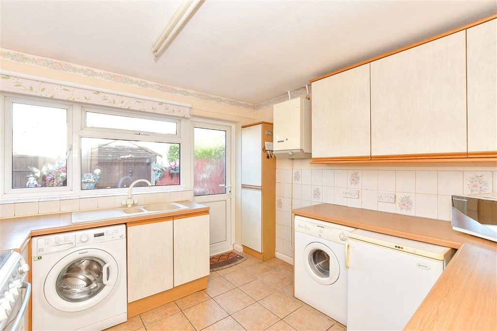 Property photo 3 of 9 Kitchen