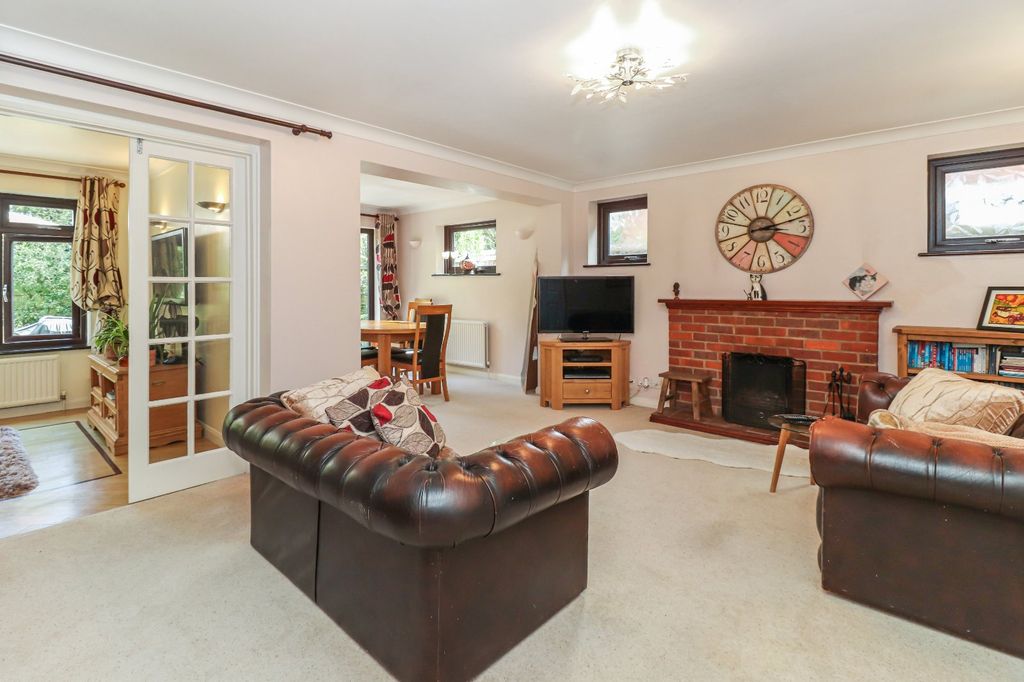 Property photo 3 of 19 Living Room