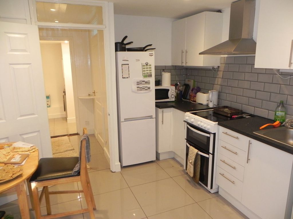 Property photo 3 of 34