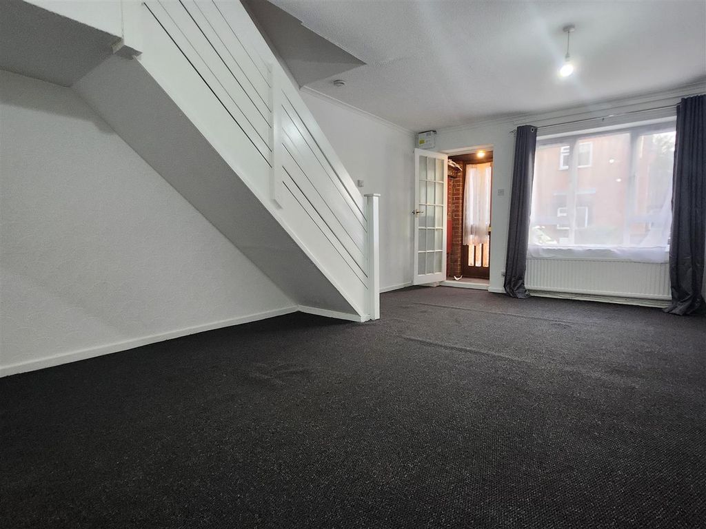 Property photo 1 of 8 Lounge.Jpg