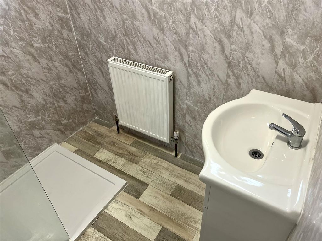 Property photo 2 of 12 Bathroom