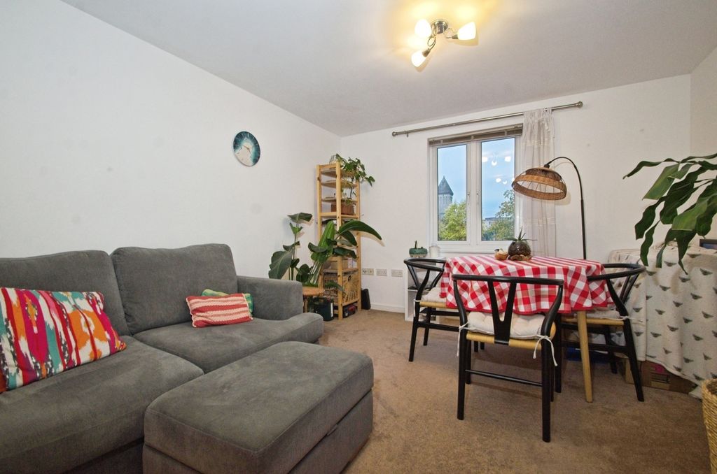 Property photo 2 of 8